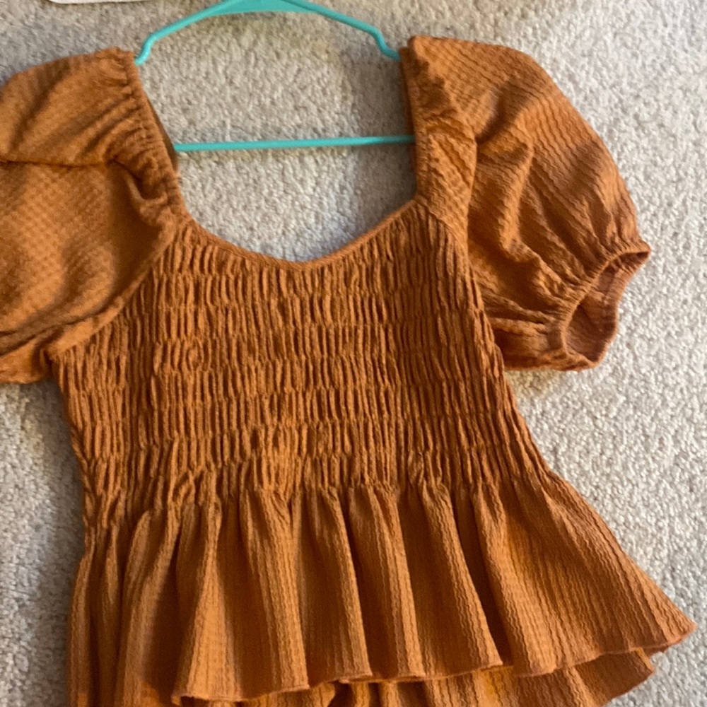 orange blouse